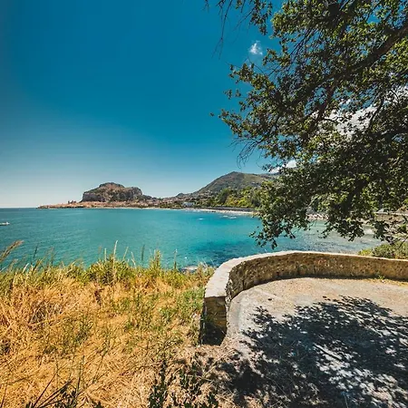 卡拉格兰德住宿公寓式酒店 * 切法卢